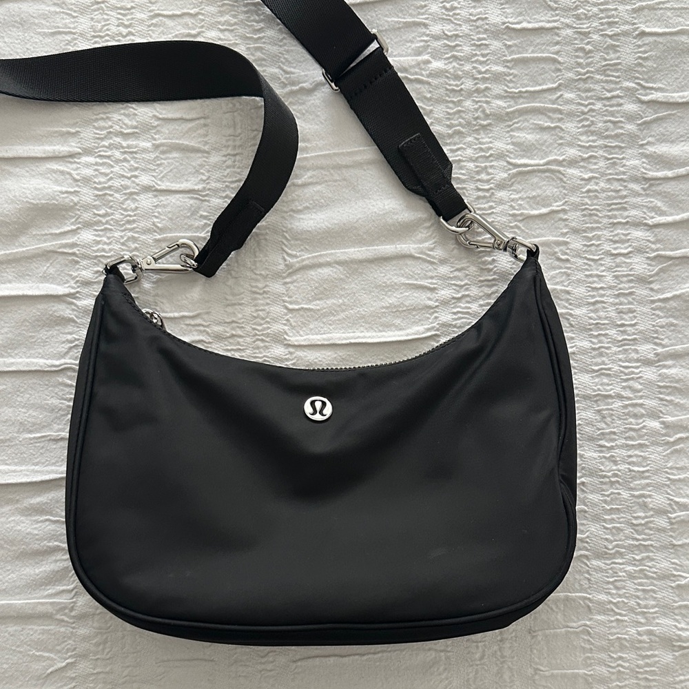 City Essentials Small Shoulder Bag 3L - Picture 6 of 13